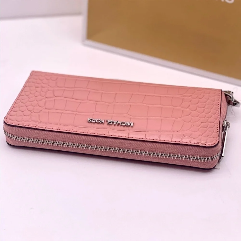 MICHAEL KORS LARGE TRAVEL CONTINENTAL WALLET WRISTLET